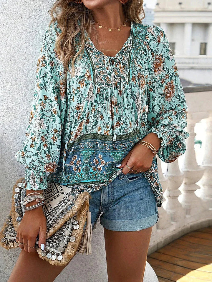 Lia | Chic Floral Blouse