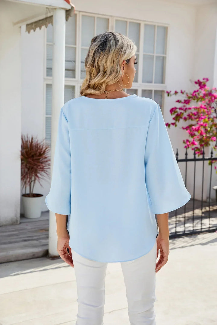 Luna | Chic V-Neck Blouse