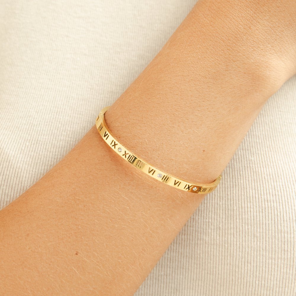 Nova | Elegant Golden Bangle
