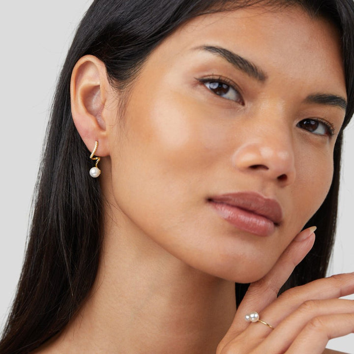 Tamara | Elegant Pearl Wave Earrings